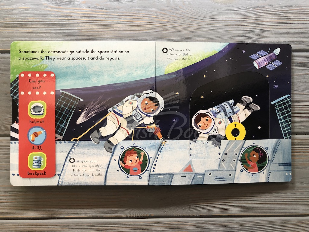 Книга First Explorers: Astronauts изображение 7