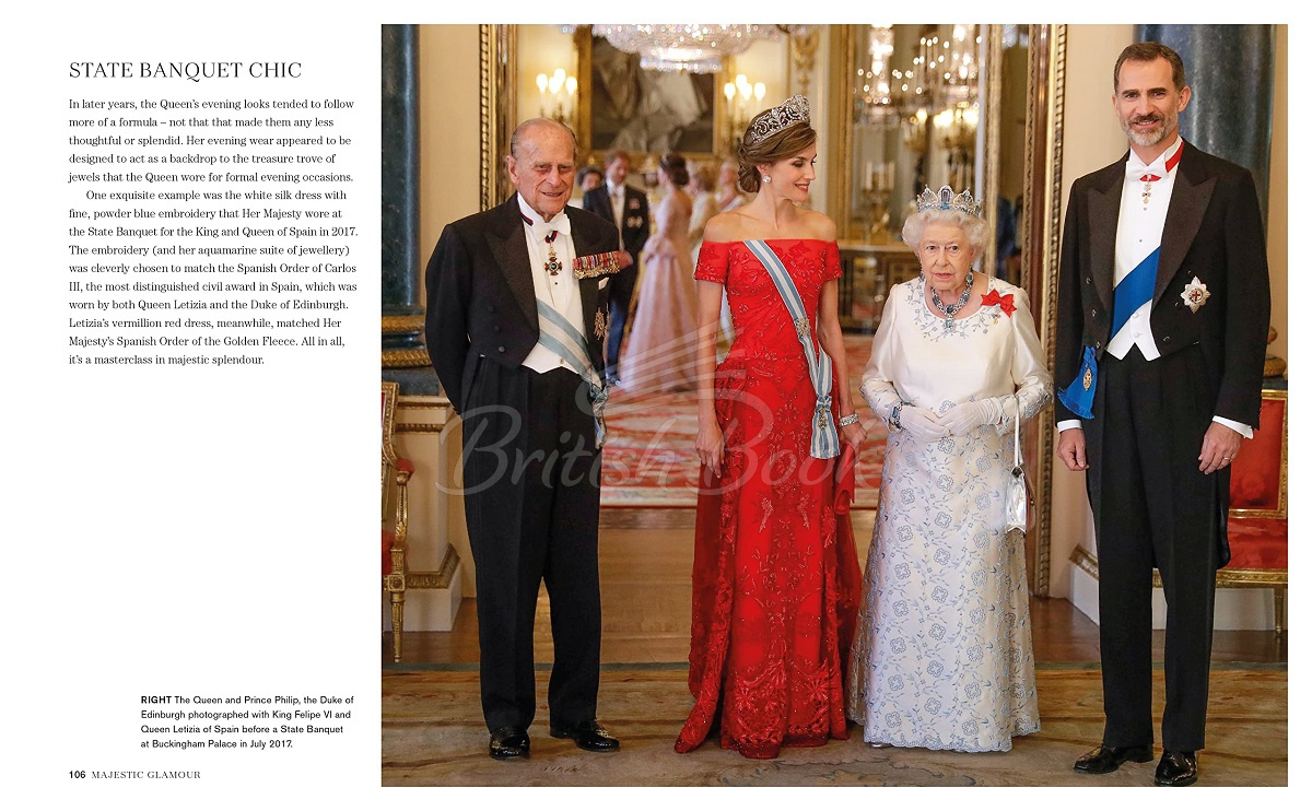 Книга The Queen: 70 Years of Majestic Style изображение 1