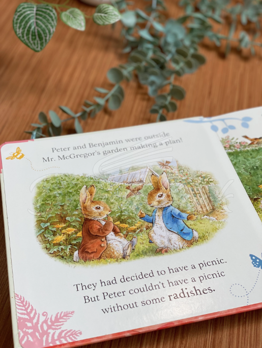 Книга Peter Rabbit: Peter's Picnic (A Pull and Play Book) зображення 1