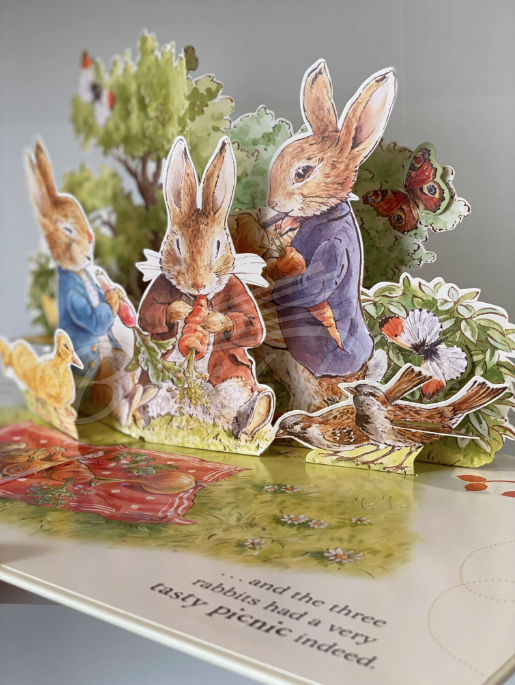 Книга Peter Rabbit: Peter's Picnic (A Pull and Play Book) изображение 2
