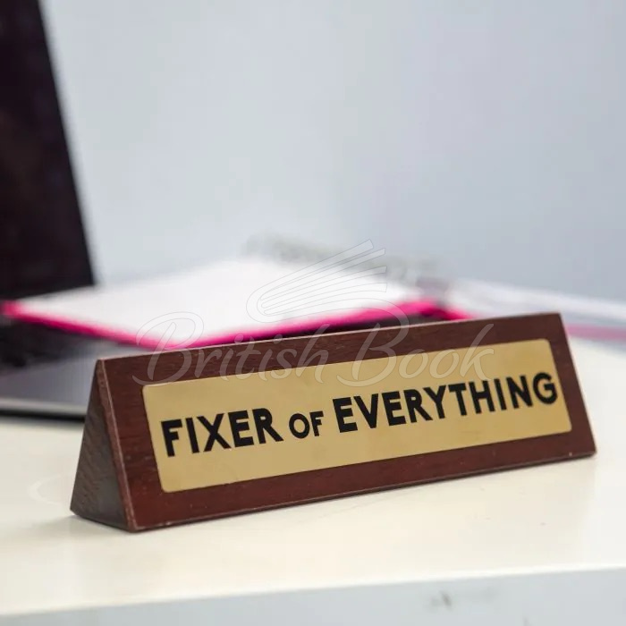 Дерев’яна табличка на стіл Wooden Desk Sign: Fixer of Everything зображення 1