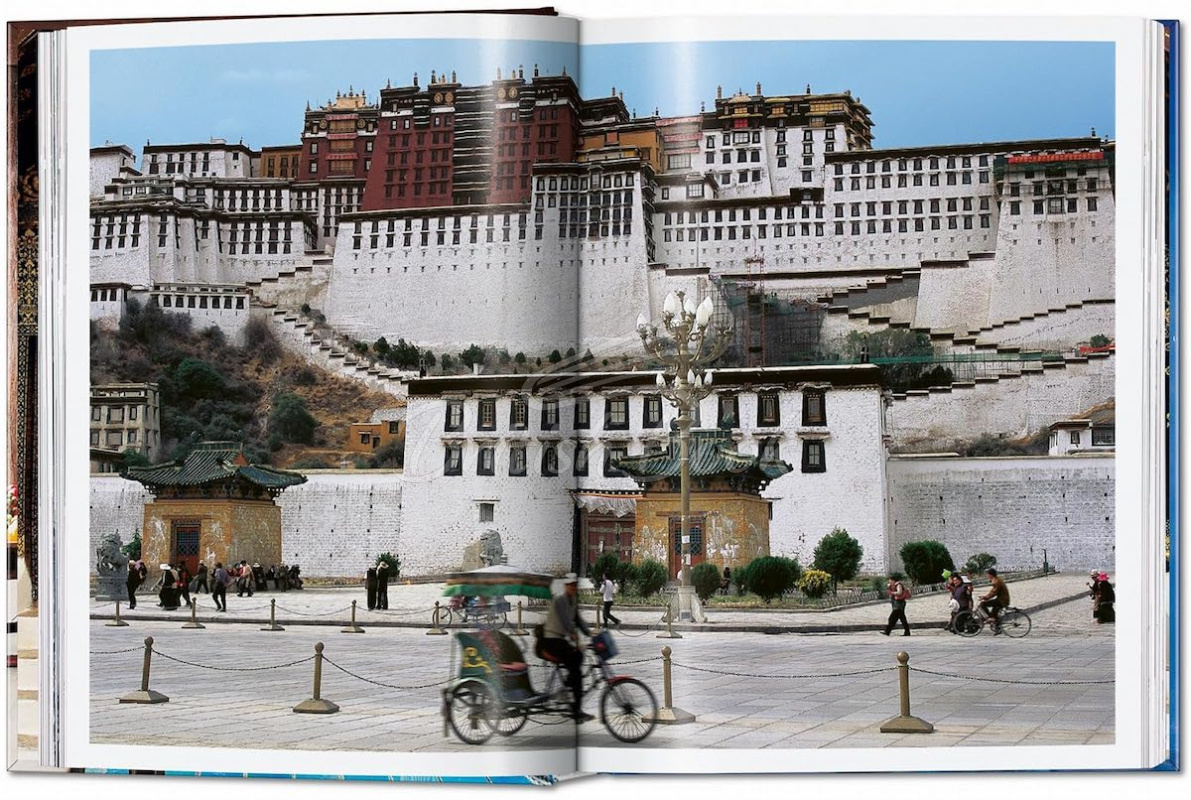 Книга Living in Asia зображення 1