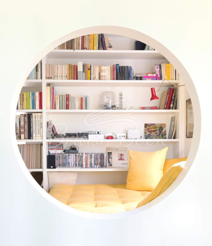 Книга Petite Places: Clever Interiors for Humble Homes изображение 10