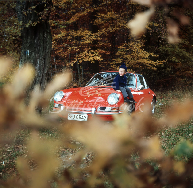 Книга Porsche 911: The Ultimate Sportscar as Cultural Icon изображение 5