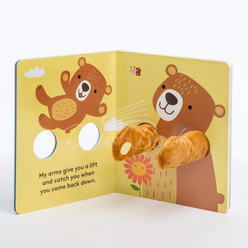 Книга Hug Me Little Bear Finger Puppet Book зображення 3